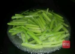 菜梗炒腊肉的做法图解3