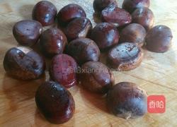 板栗骨头汤的做法图解1