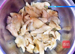 东北小笨鸡炖野生榛蘑的做法图解2