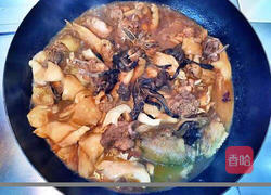 东北小笨鸡炖野生榛蘑的做法图解3