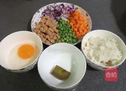 Illustration of how to make curry fried rice 1