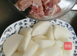 排骨焖白罗卜的做法图解1