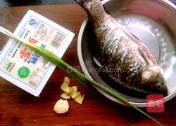 鲫鱼豆腐奶汤的做法图解1