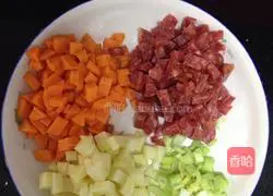 Illustration of how to make braised rice with sausage, carrots and potatoes 1