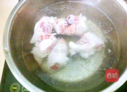 老火靓汤—木瓜猪蹄汤的做法图解2