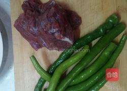 辣椒炒牛肉的做法图解1