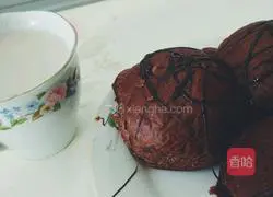 Illustration of how to make cocoa bread 9