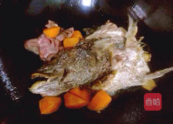 鮸鱼头炖豆腐的做法图解5