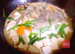鮸鱼头炖豆腐的做法图解9