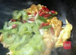 苦瓜炒鸡蛋的做法图解4