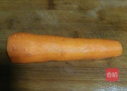 胡萝卜丝炒腊肉的做法图解1