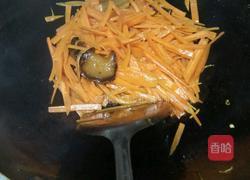 胡萝卜丝炒腊肉的做法图解4