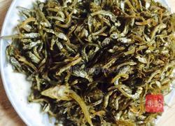 小鱼炒花生的做法图解1