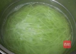 凉拌莴笋丝的做法图解3