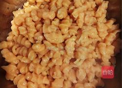 肉末香芹炒麻食的做法图解5