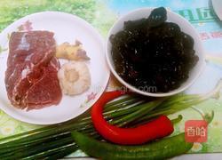手撕牛肉炒木耳的做法图解1