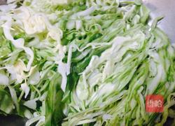 炝拌卷心菜丝的做法图解1