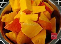 南瓜炖土豆的做法图解1