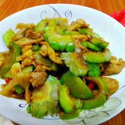 苦瓜炒肉的做法[图]