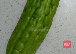 苦瓜炒肉的做法图解1