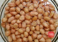 猪尾巴煲花生汤（砂锅版）的做法图解2