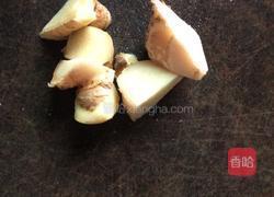 板栗煲鸡汤的做法图解2