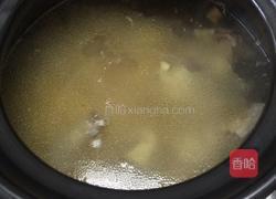 板栗煲鸡汤的做法图解3