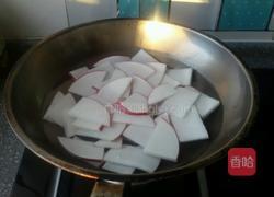 牛肉丸子氽萝卜的做法图解2