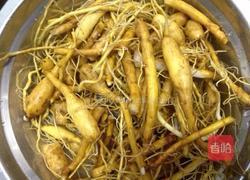 猪蹄黄花菜根汤的做法图解1