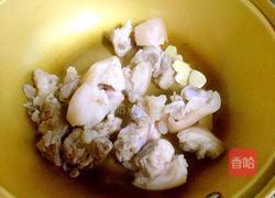 猪蹄黄花菜根汤的做法图解4