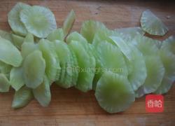 莴笋炒玉米腿的做法图解1