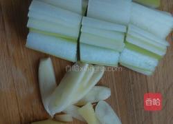 莴笋炒玉米腿的做法图解3