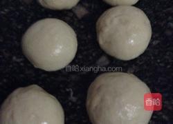 木乃伊香肠面包的做法图解2