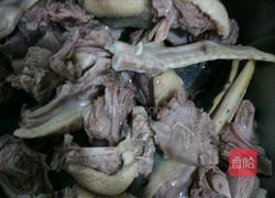 酸菜老鸭汤的做法图解1