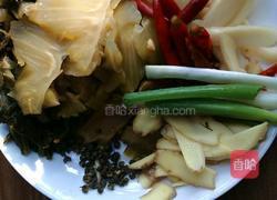 酸菜老鸭汤的做法图解2