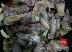 酸菜老鸭汤的做法图解3