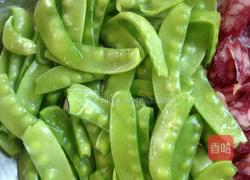 腊肠炒荷兰豆的做法图解1