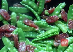 腊肠炒荷兰豆的做法图解7