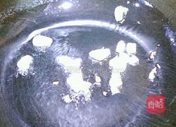 黄瓜皮蛋汤的做法图解2