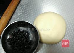 杏仁提子卷的做法图解1