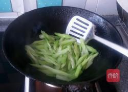 牛肉丝炒芹菜的做法图解2