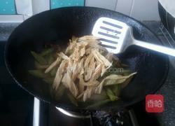 牛肉丝炒芹菜的做法图解4