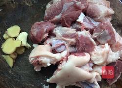 猪蹄花生枸杞汤的做法图解1