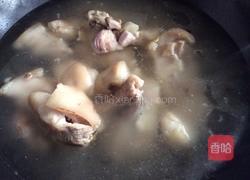 猪蹄花生枸杞汤的做法图解6