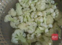 花菜虾仁的做法图解1