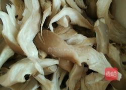 回锅平菇的做法图解1