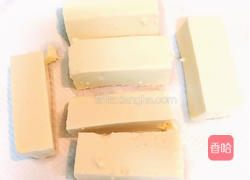 紫苏五花肉包豆腐的做法图解1