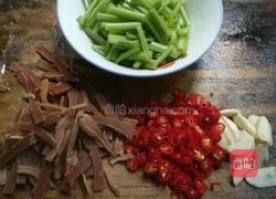 芹菜鱿鱼丝的做法图解4