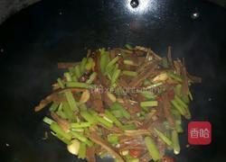 芹菜鱿鱼丝的做法图解7