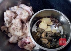 发菜蚝豉焖猪手的做法图解1